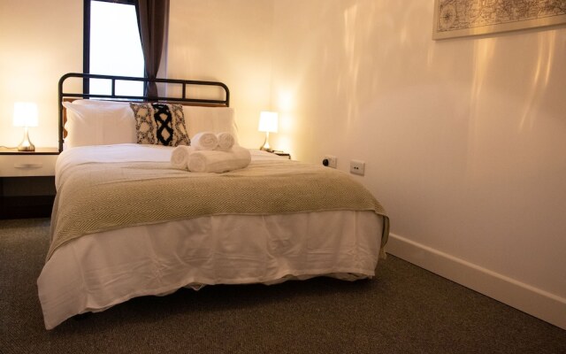 Livestay - 2 Bed 2 Bath Minutes From Heathrow