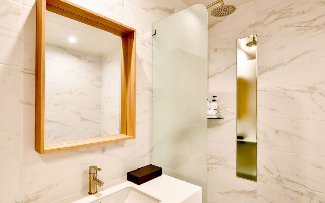 BLANC Business Hotel