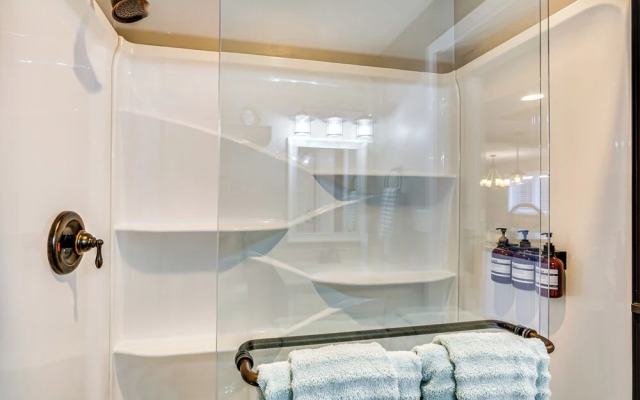 Lakefront Osage Beach Retreat: Dock Access!