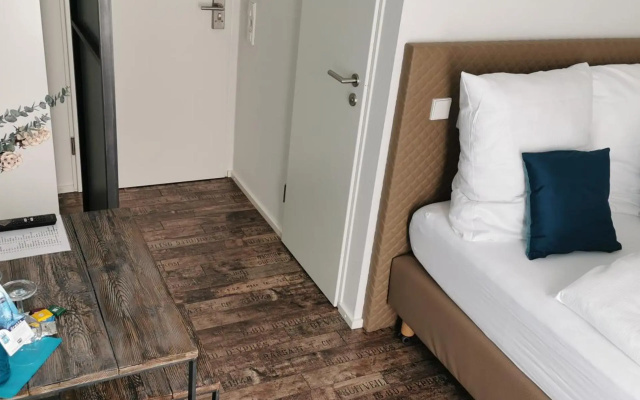 Hotel Sirrah