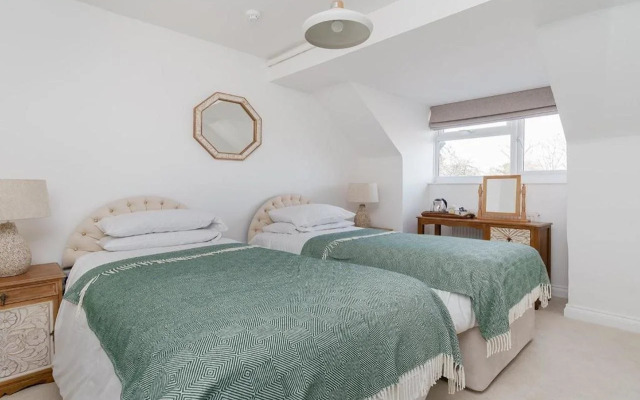 Pike & Eel Hotel and Marina