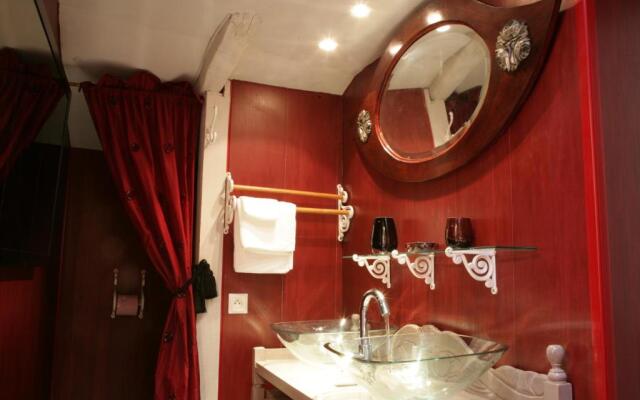 Le Mas Des Pots Rouges