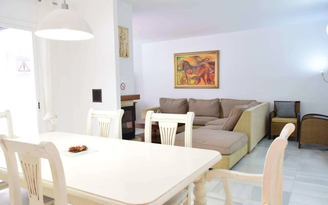 Apartamentos y Casas Serinamar Marbella