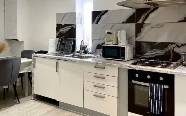 Apartment - Sleeps 4 - Parking - Wifi