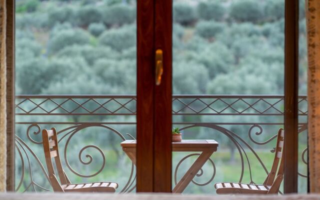 Paul's American Mansion- Volos suburb