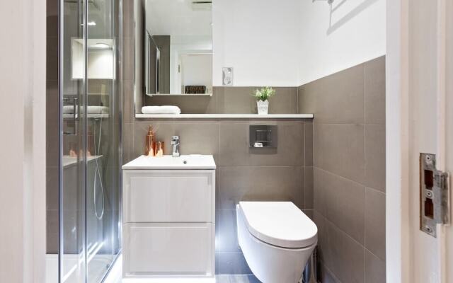 Sophisticated 2 Bed, 2 Bath apt in Angel