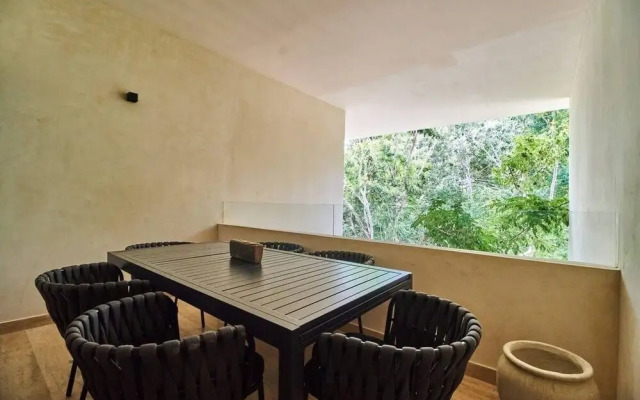 2 Br, Spacious, Great Located, Top Lx Amenities