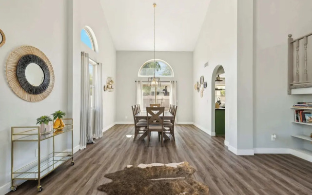 Red Mountain Retreat 5 BDR w/ Heated Pool!