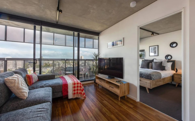 Stylish 2-bed Apt in Southbank With Parking
