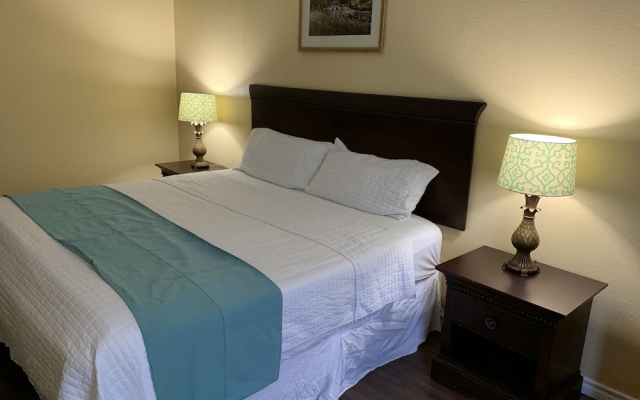 Deluxe 6 Inn & Suites