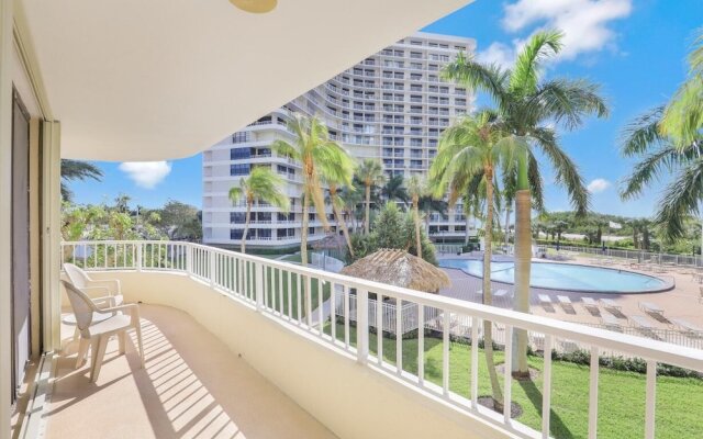 Ideal Beachfront Condo With Pool and two Balconies