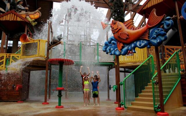 Six Flags Lodge & Indoor Waterpark