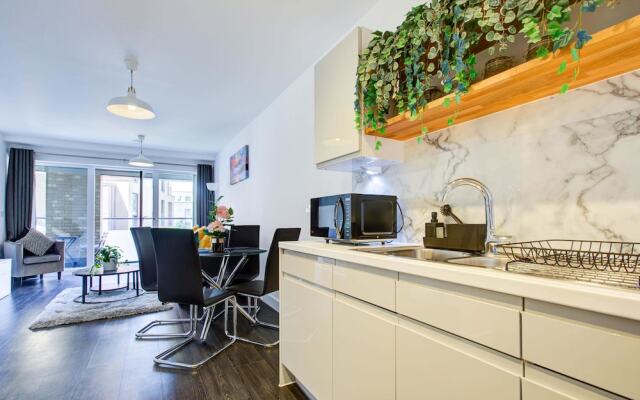 Modern Greenwich Flat With Parking