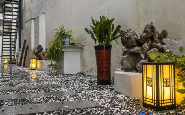 No.5 Art Hotel