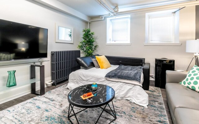2BR Apt With Netflix- In the Heart of DT Hamilton