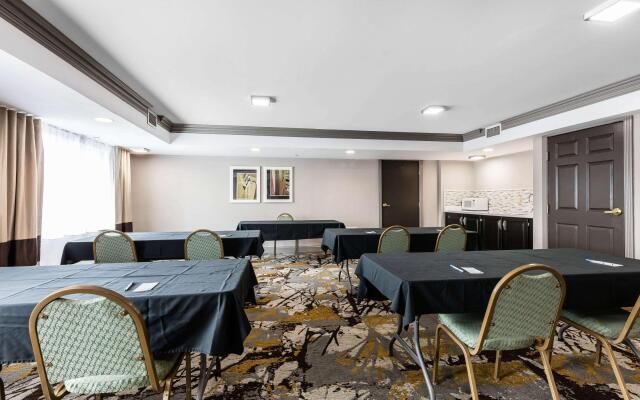 Comfort Inn & Suites Nashville Near Tanger Outlets  I-24 Antioch