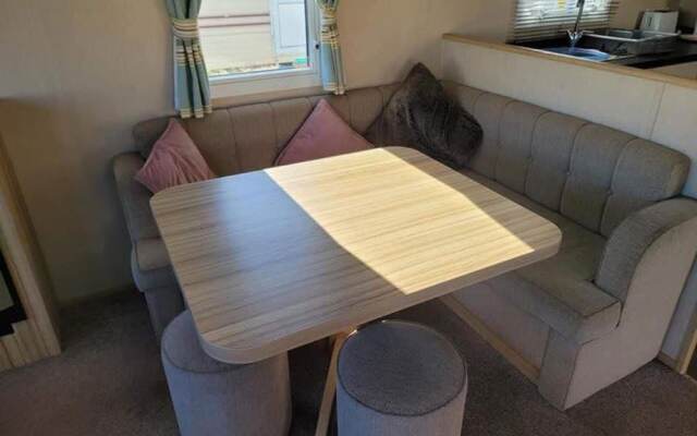 Budget 3-bed Caravan in Tunstall, Hull