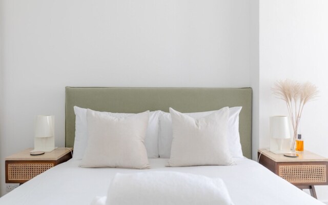 Sleek Scandi-inspired 2BD Flat, Fulham