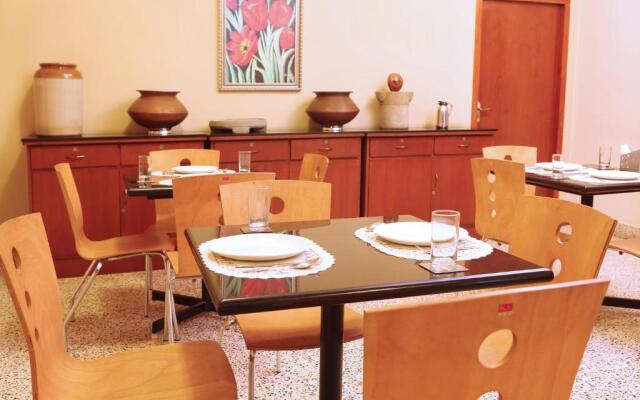Hanu Reddy Residences Wallace Garden