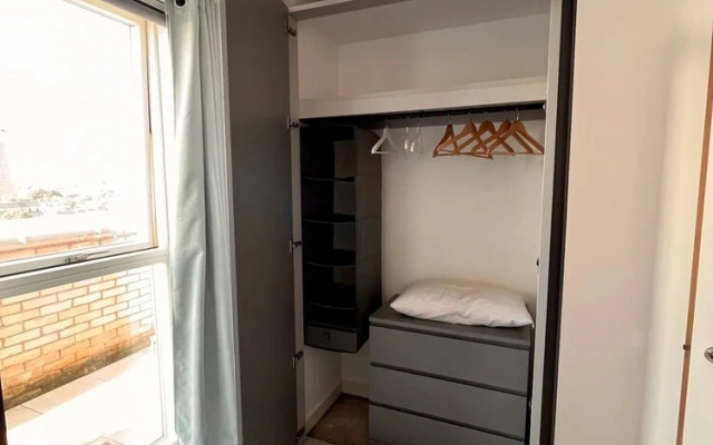 Elegant Chic Living Vibrant London Area