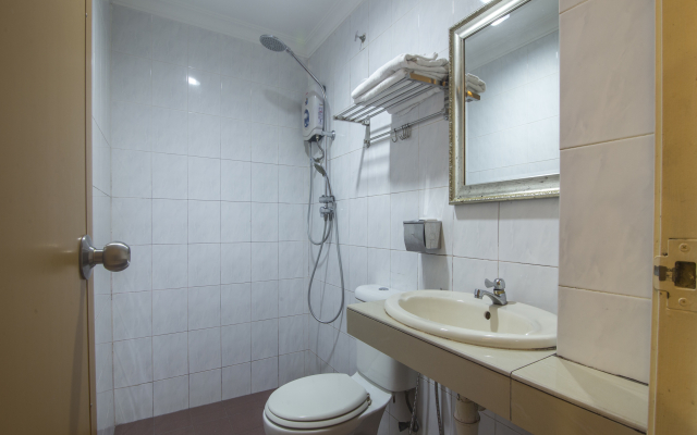 Super OYO 761 City Hotel