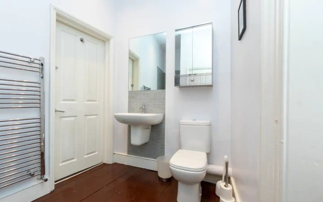 2 Bedroom 2 Bathroom Victorian Maisonette in Barbican