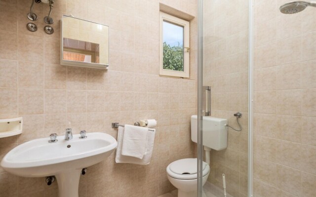Beautiful Apartment in Omisalj With Wifi