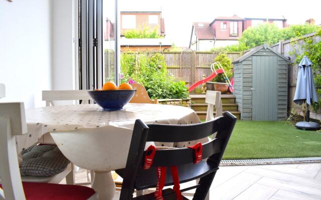 Modern Family Home In Earlsfield