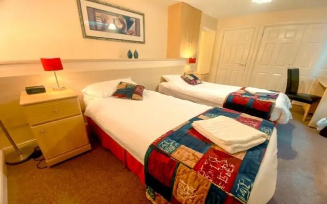 Hawk House - B&B