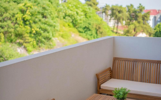 Stylish Two Bedroom Apartment at Ljubovic-Hill Park