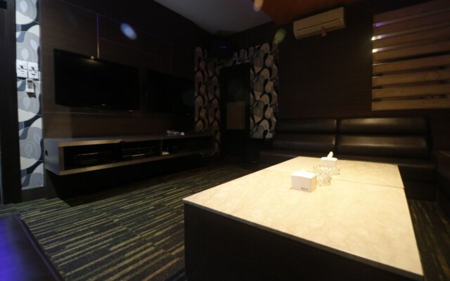 S Hotel by RedDoorz