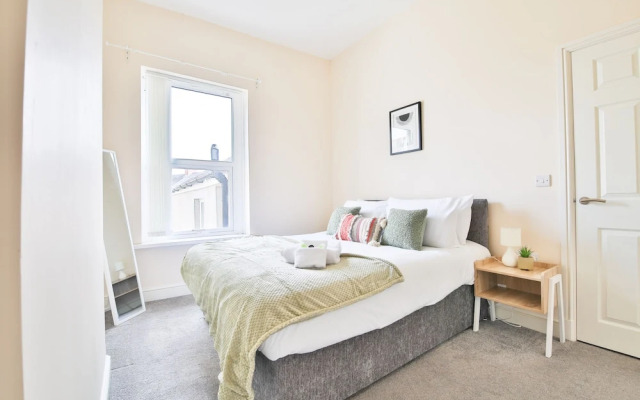 Tranquil 3-bed Home in Cardiff