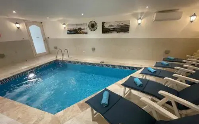 Alina Boutique Living