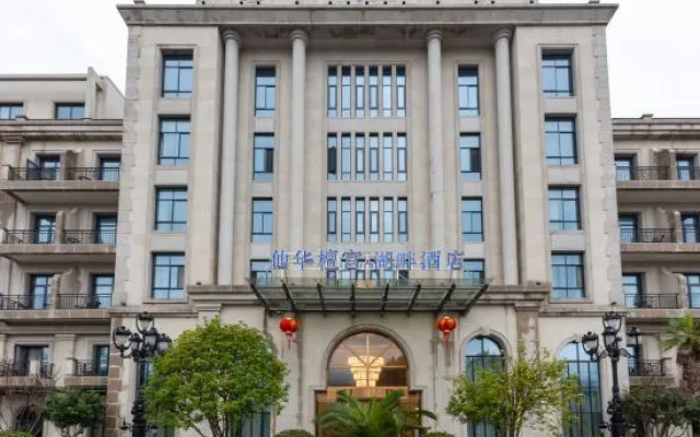 Xianhua Sandalwood Lakeside Hotel