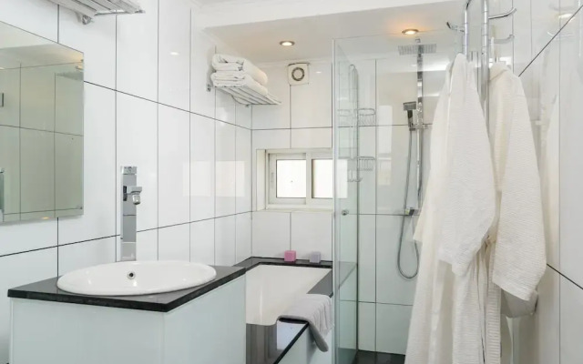 3BR Apt Steps from Sea W Parking