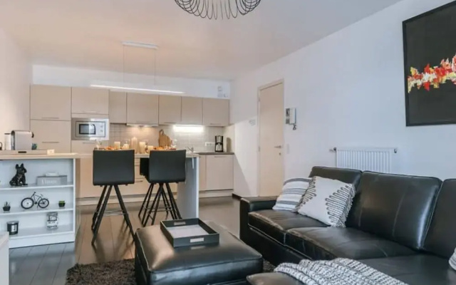 Modern Apartment Near the Beach