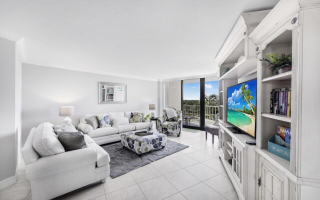 Beachfront Condo in Resort-style Community With Pool