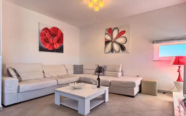 Luxury Apartment Okrug Gornji With Sea View and Pool