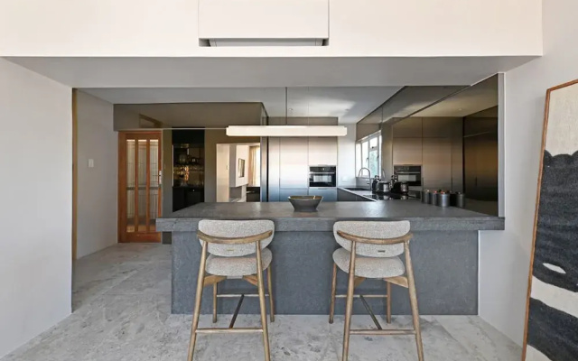 Elegant One Bed Sea Point Mountain Views