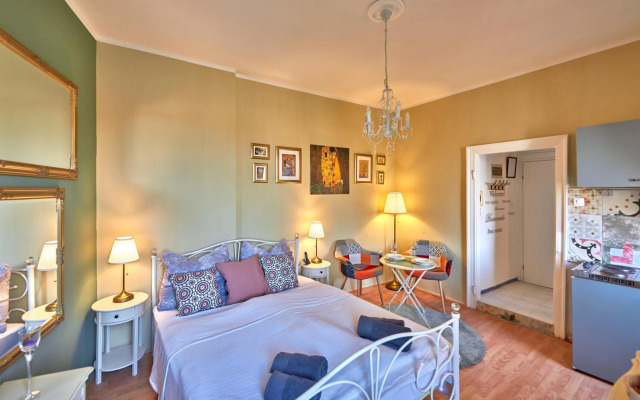 Old City Romantic Studio