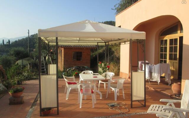 Room-hillside Room With Garden and sea v