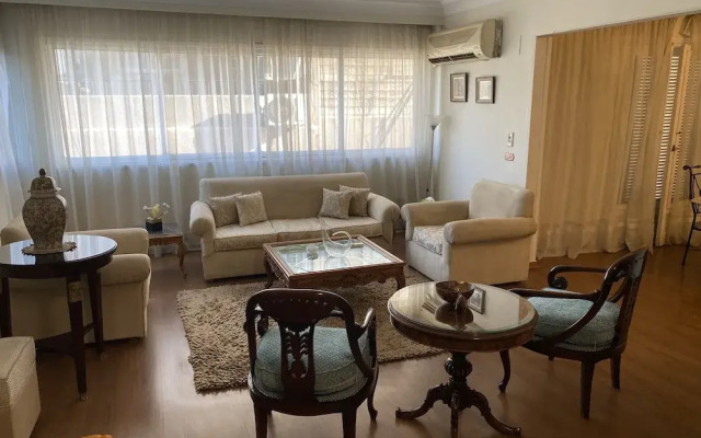 Charming 2-bedrooms Apartment With Side Nile View