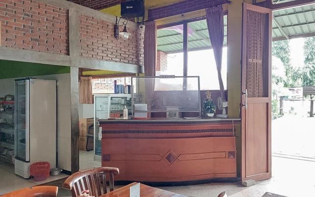 Hotel Shinta 1 near Stasiun Kertosono