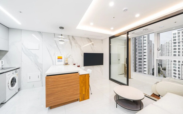 Seocho Intoraon Hotel and Residence
