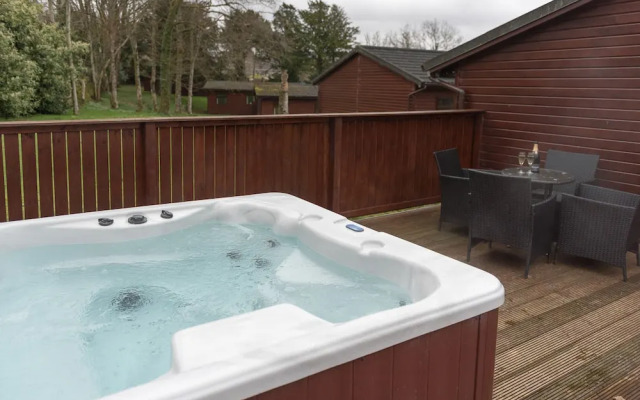 Birch Lodge 19 with Hot Tub