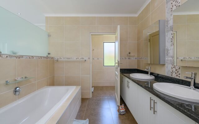 San Lameer Villa Rentals 14321