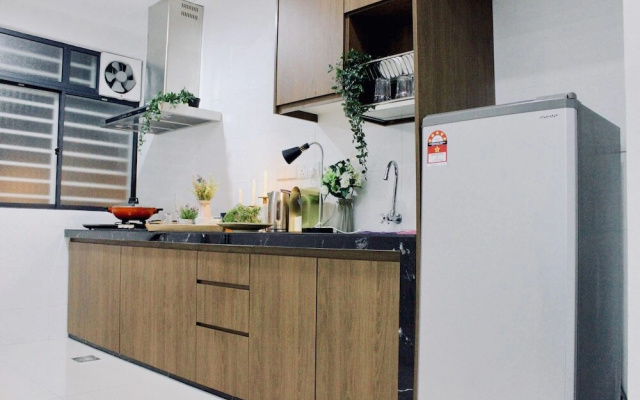 Kl Traders 3 Bedroom Fully Furnished Apartment