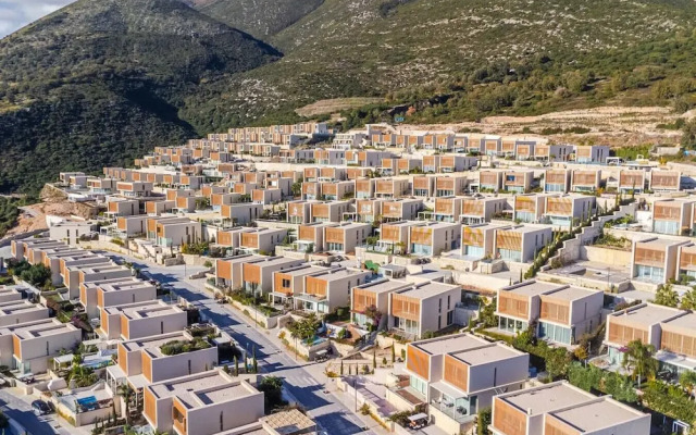 Seaside Retreat Green Coast