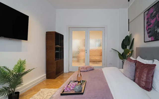 Vibrant & Spacious 3BR Condos on Amzei