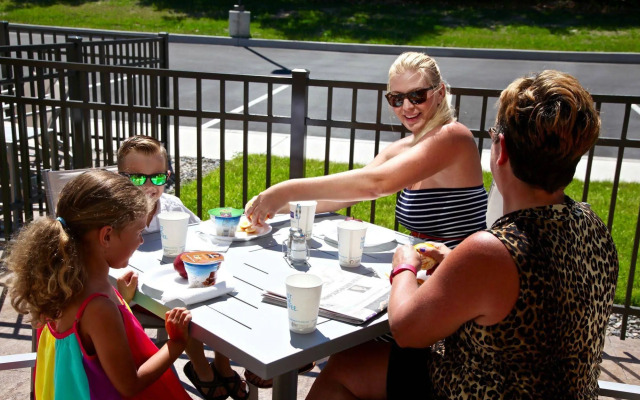 Holiday Inn Express & Suites Oswego by IHG